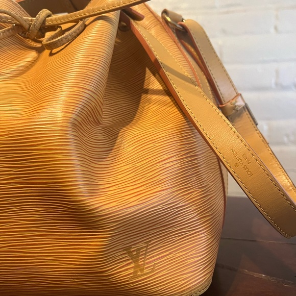 Louis Vuitton Yellow EPI Leather Petit Noe - Picture 4 of 13